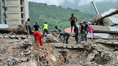 Suben a 4.490 los muertos por los terremotos en Venezuela