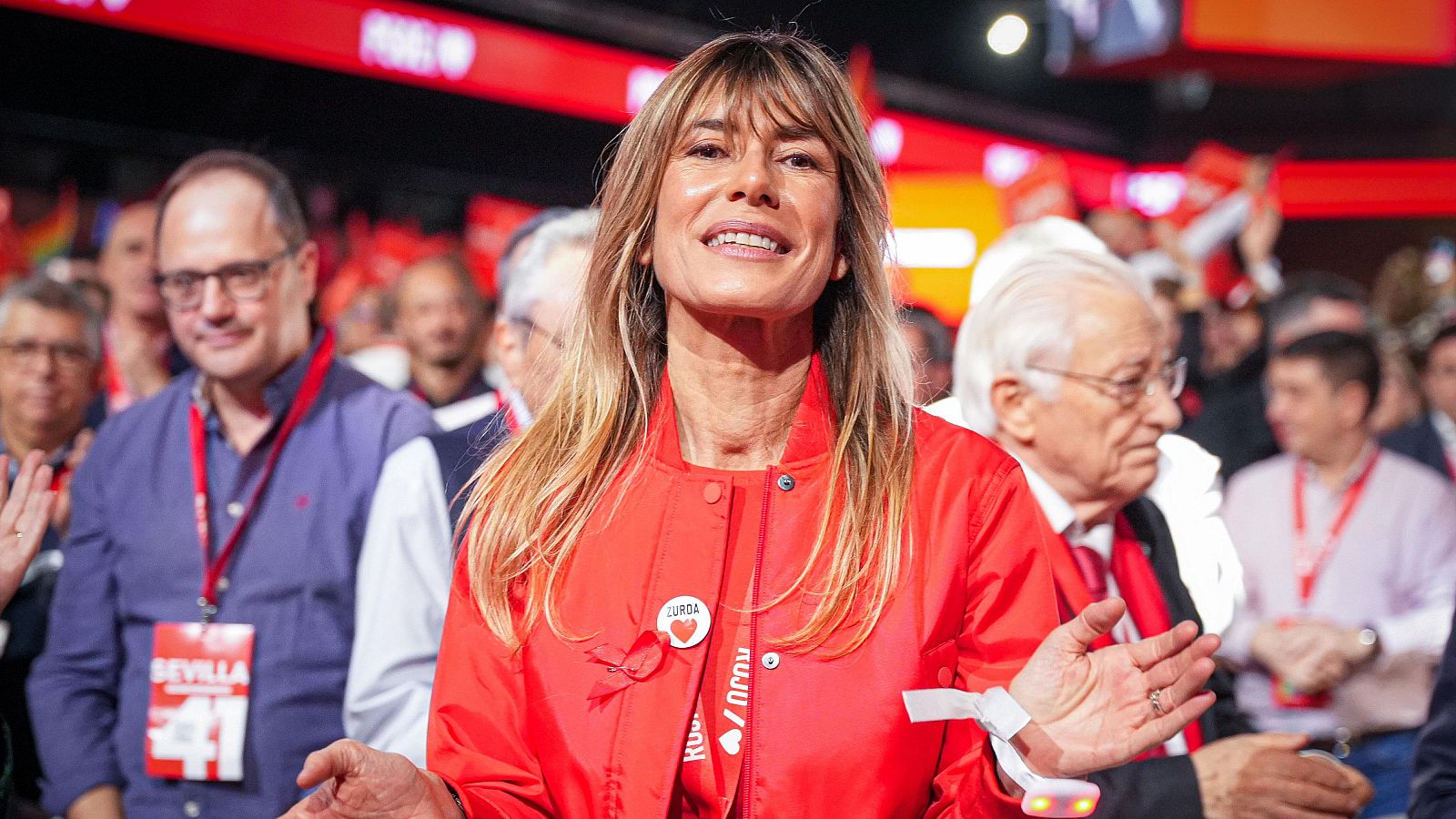 El juez Peinado pide a Begoña Gómez que justifique que sólo viajó a la graduación de su hija | Ver