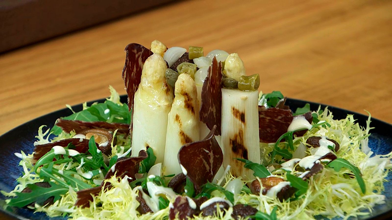 Torres en la cocina - Espárragos a la parrilla con cecina