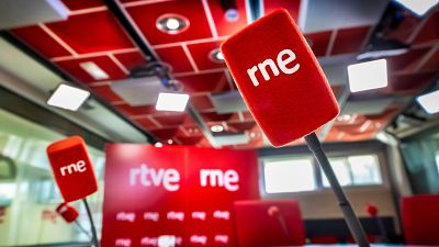 RNE da la bienvenida al verano con una nueva programación que se zambulle en los viajes, la salud mental y la cercanía