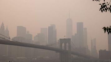 El humo de los m�s de 800 incendios forestales en Canad� engulle Nueva York a tres d�as de la final del Mundial