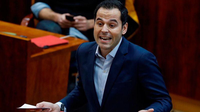 Ciudadanos insiste en pedir la dimisión de Cifuentes y califica su renuncia al máster como una "carta de confesión"