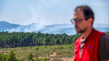 El incendio de la Sierra Norte de Guadalajara, que sigue sin ser controlado y en nivel 2 de operatividad