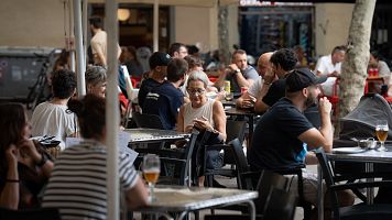 EuropaPress_6225059_persona_fumando_calle_20_septiembre_2024_madrid_espana_bruselas_quiere
