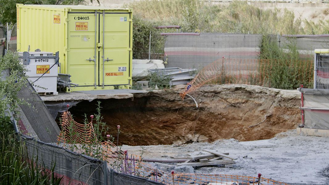 Esfondrament en les obres de soterrament de les vies de Montcada