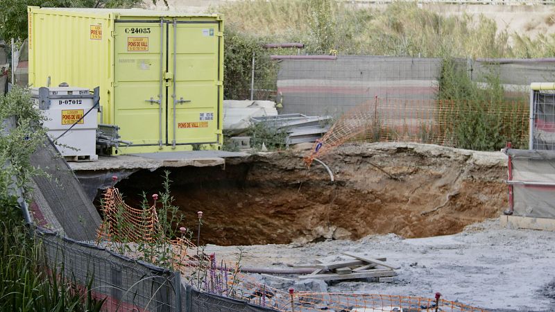 Un esfondrament sense ferits a les obres de soterrament de Montcada i obliga a tallar l'R2