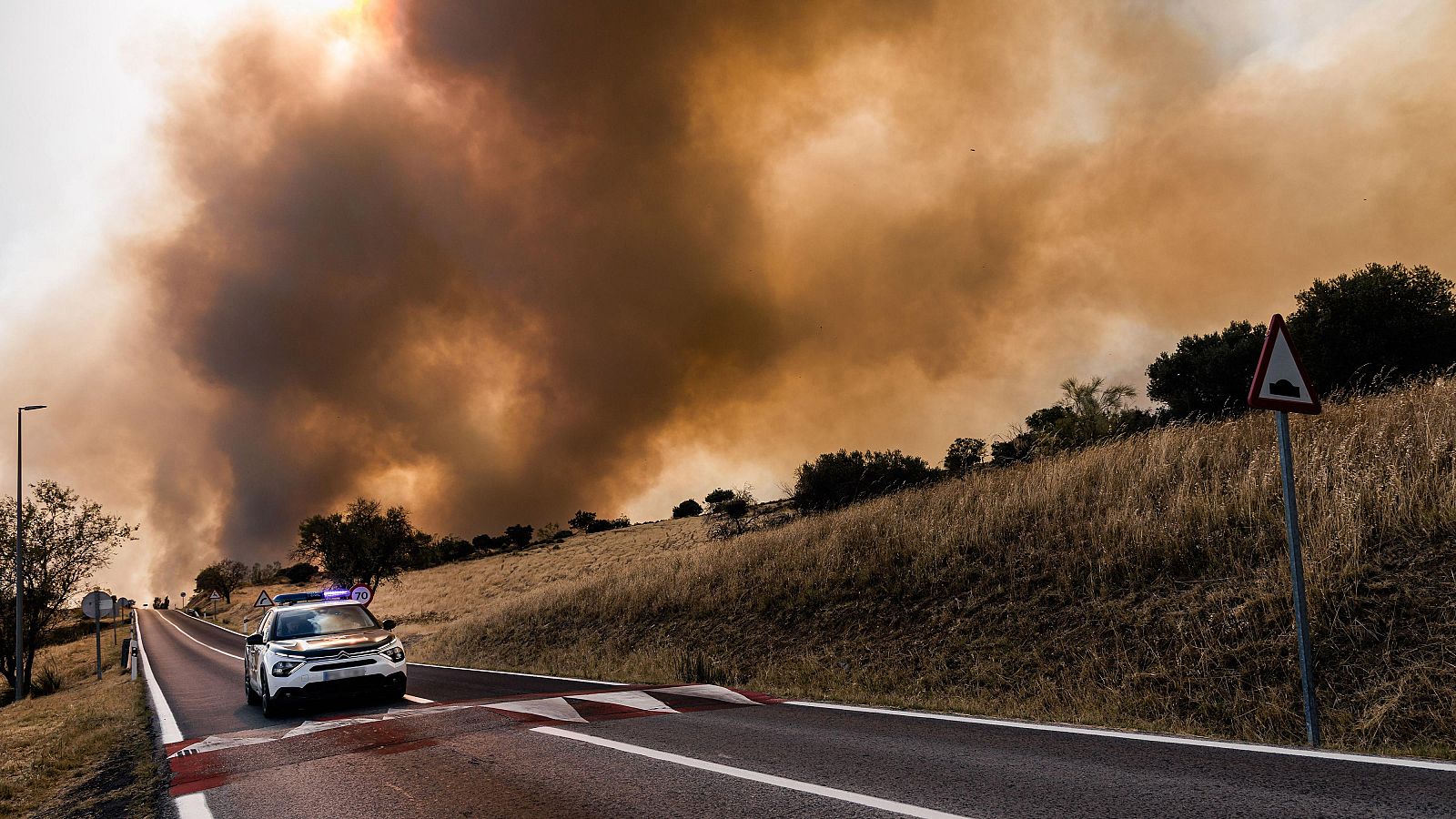 Madrid desaloja y evacúa poblaciones por tres incendios