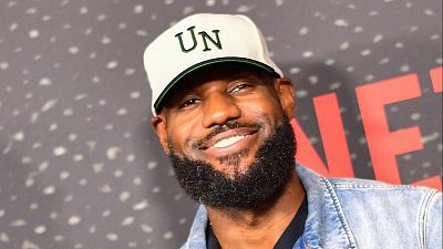 Lebro James firma con los Philadelphia 76ers