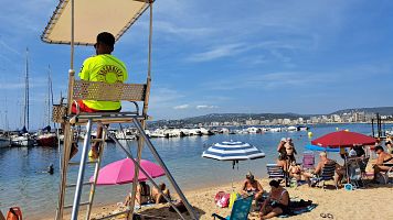 Un socorrista en una platja de Palam�s