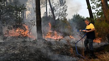 Más de 220.000 evacuados por el megaincendio en el sur de Francia, con 42.000 hectáreas quemadas