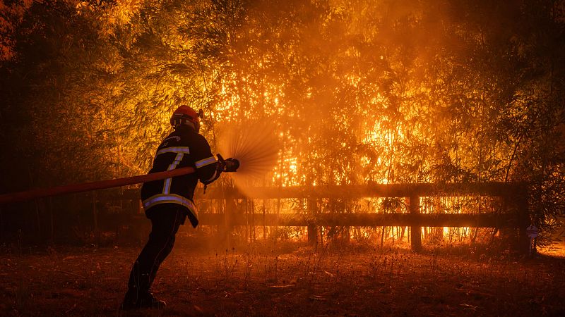 El megaincendio que acecha Burdeos está "estable" pero mantiene evacuadas a 250.000 personas