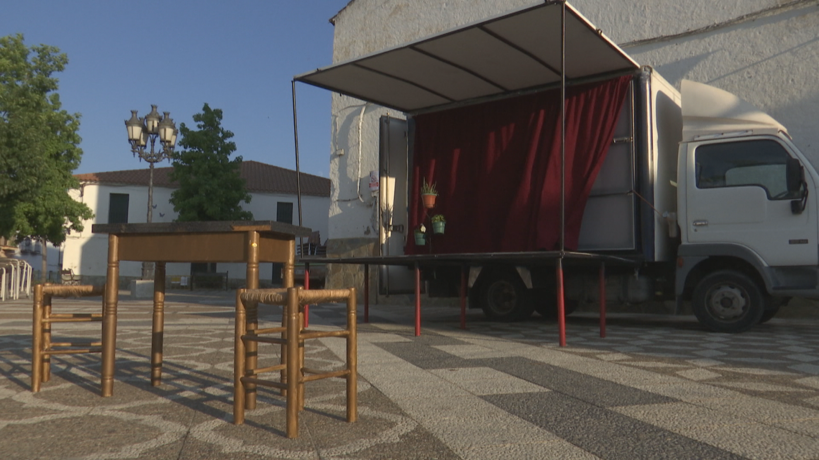 Teatruck, un teatro que llega sobre ruedas - Noticias de Extremadura | Ver