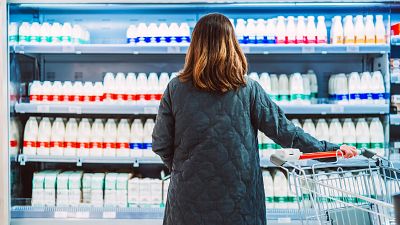 El nutricionista de 'Mi dieta cojea' dicta sentencia sobre la leche: el falso mito de los tres vasos al día