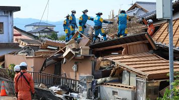 Japón eleva a 34 la cifra de muertos por el terremoto mientras continúan las labores de rescate