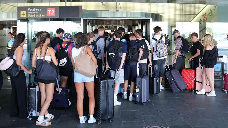 L'operació sortida de l'estiu dispara la mobilitat amb rècord de vols al Prat