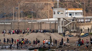 Cientos de personas regresan a Marruecos tras la entrada de 50.000 inmigrantes a Ceuta de forma irregular