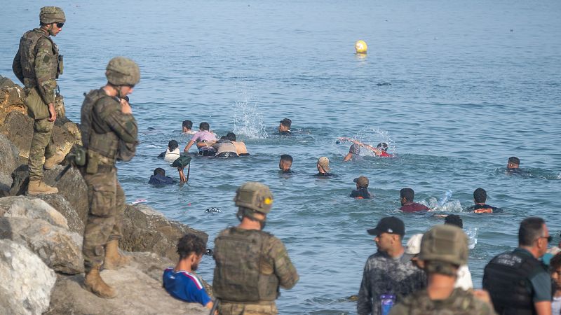 Crisis migratoria en Ceuta, en directo | Aumenta a 67 el número de muertos en el intento de cruzar la frontera desde Marruecos
