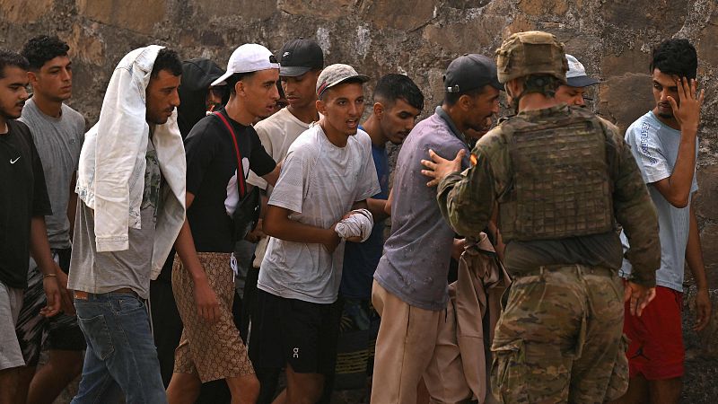 Barreras en el mar, migrantes que regresan y una progresiva vuelta a la normalidad en Ceuta: "No tiene nada que ver"