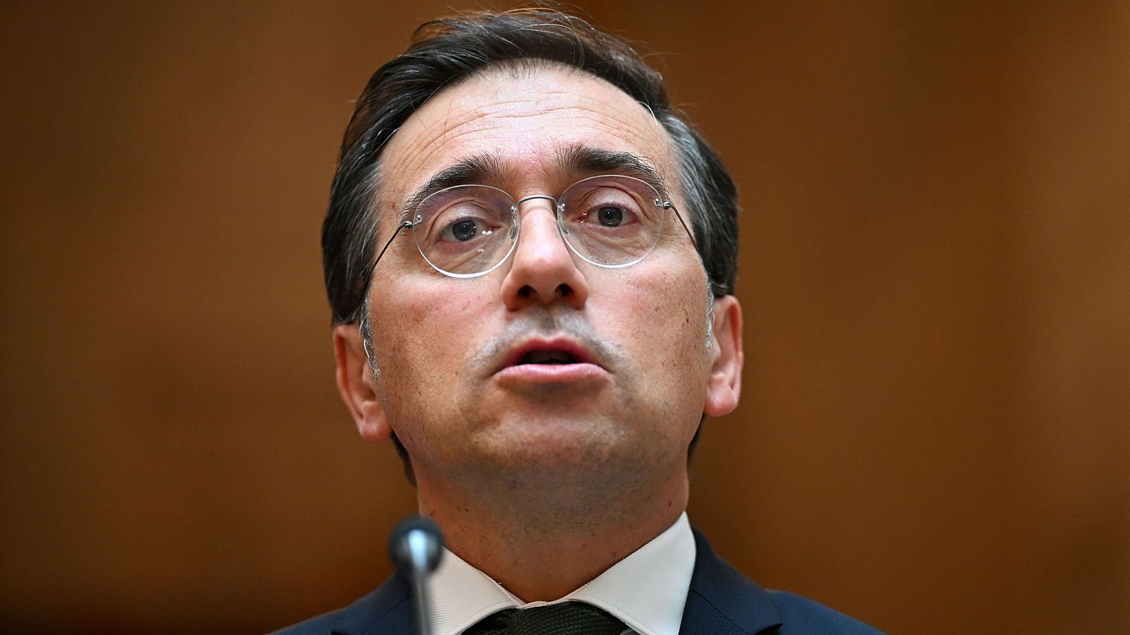Albares reconoce lo "inusual" de lo sucedido en Ceuta pero recalca la disposición de Marruecos para impedirlo - La hora de La 1 | Ver