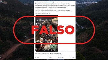 No son "musulmanes marroquíes" reunidos "en masa" en una estación de tren en España