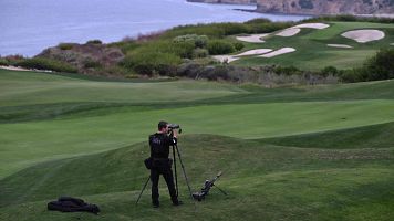 Arrestan a un hombre armado en el club de golf de Donald Trump antes de su visita a Los Ángeles