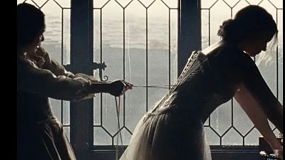 Un buen cors� aprieta, pero no ahoga: la prenda que regresa con actrices como Margot Robbie y Sydney Sweeney