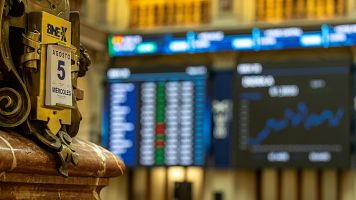 El Ibex 35 no baja de los 20.000 puntos y busca nuevo récord mientras el petróleo espera un acuerdo en Oriente Medio