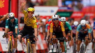 Matthew Brennan se erige en el rey del sprint de La Vuelta 2026 tras firmar el triplete en Lorca
