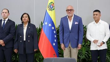 Gobierno y un grupo opositor inician una mesa de diálogo hacia una transición que conduzca a elecciones en Venezuela