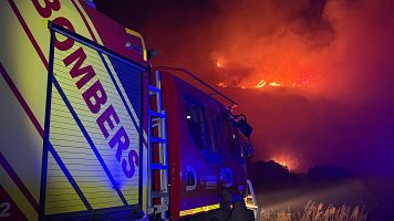 La UME se suma a las tareas de extinción en los incendios de Castellón y Huelva ante el riesgo para la población