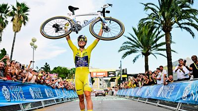 Demi Vollering vuela en las rampas del Col d'�ze para tumbar a Niewiadoma y hacerse con su segundo Tour de Francia