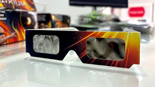 Vista de gafas homologadas para ver el eclipse que se podr� ver desde la pen�nsula ib�rica el 12 de agosto