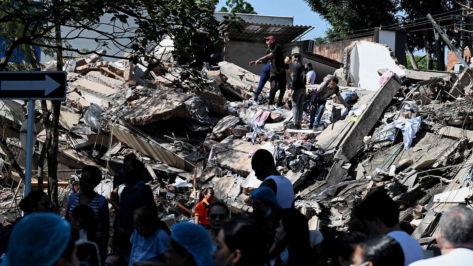 Al menos 20 muertos por el terremoto de 7,4 en Colombia | Ver