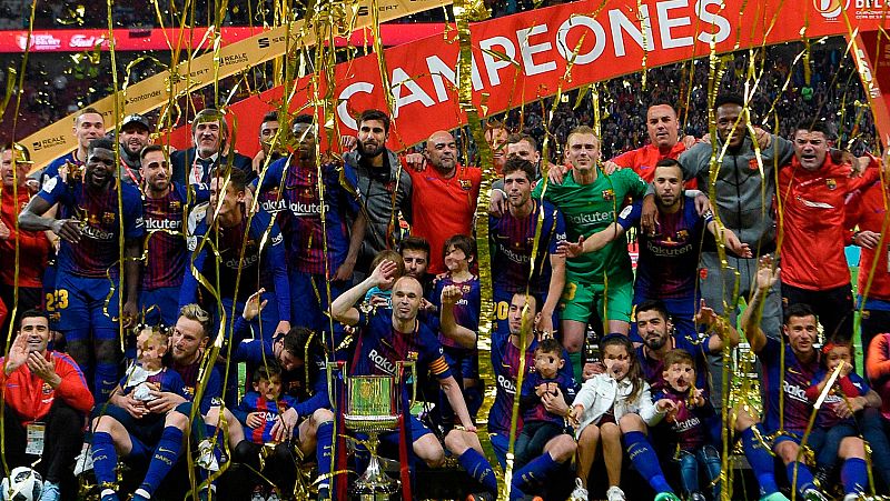 El Barça arrolla al Sevilla y revalida su corona con una exhibición