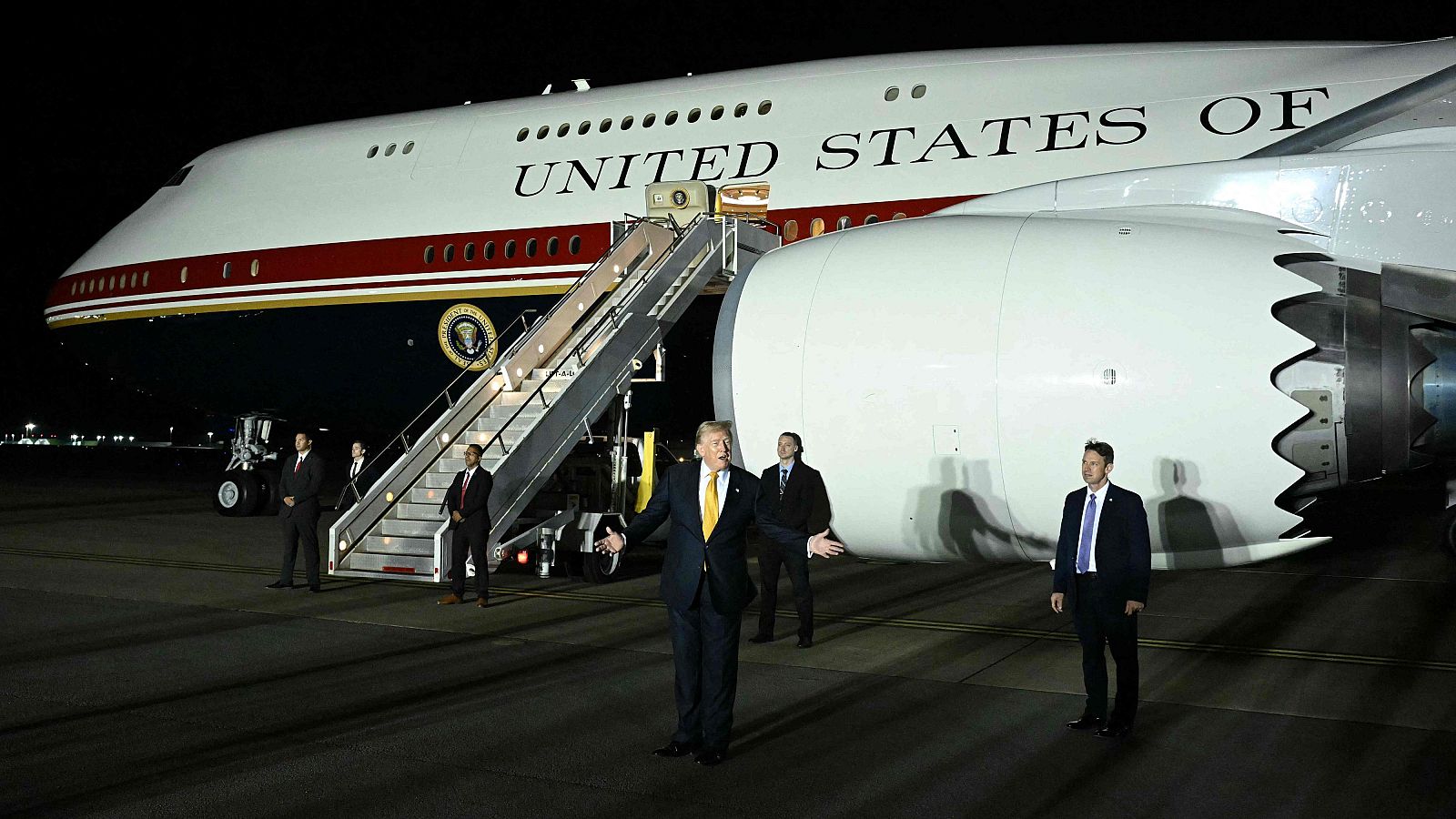 El cambio de avión de Trump: crónica de un engaño que pretendía esquivar la amenaza de Irán