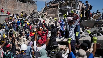 Colombia se prepara para recibir la ayuda internacional mientras sigue buscando supervivientes del terremoto