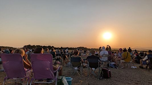 Unas 5.000 personas disfrutan del eclipse en Ler�n, Navarra
