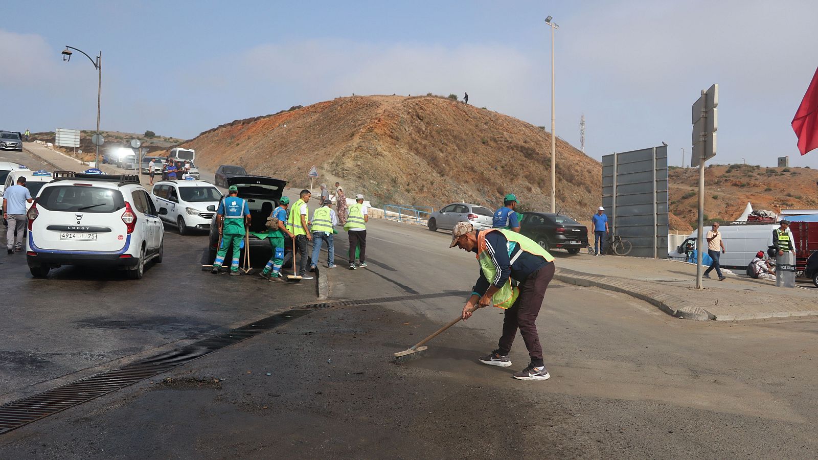 Marruecos refuerza frontera con Ceuta ante posible cruce masivo | Ver