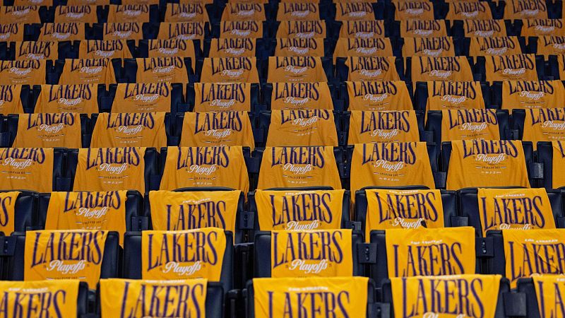 Los Lakers, vendidos por 12.000 millones menos de un a�o despu�s de ser comprados por Mark Walter