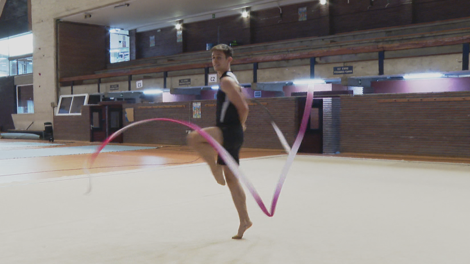 El vizcaíno Eneko Lambea visibilizará la gimnasia rítmica masculina en el Mundial de Fráncfort | RTVE Play - Ver ahora