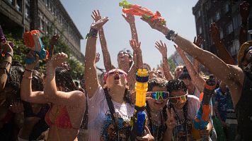 Pueblos de Espa�a en verano: Fiesta del Agua, en Vilagarc�a de Arousa, Pontevedra