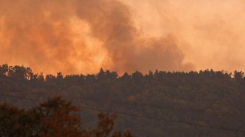 Noche favorable en la evoluci�n del fuego de Las Pe�as de Riglos (Huesca)