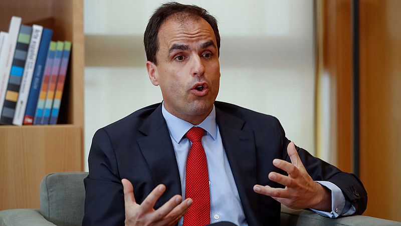 El rector dice que le "engañaron" sobre el TFM de Cifuentes y confirma que le visitó una asesora de la presidenta