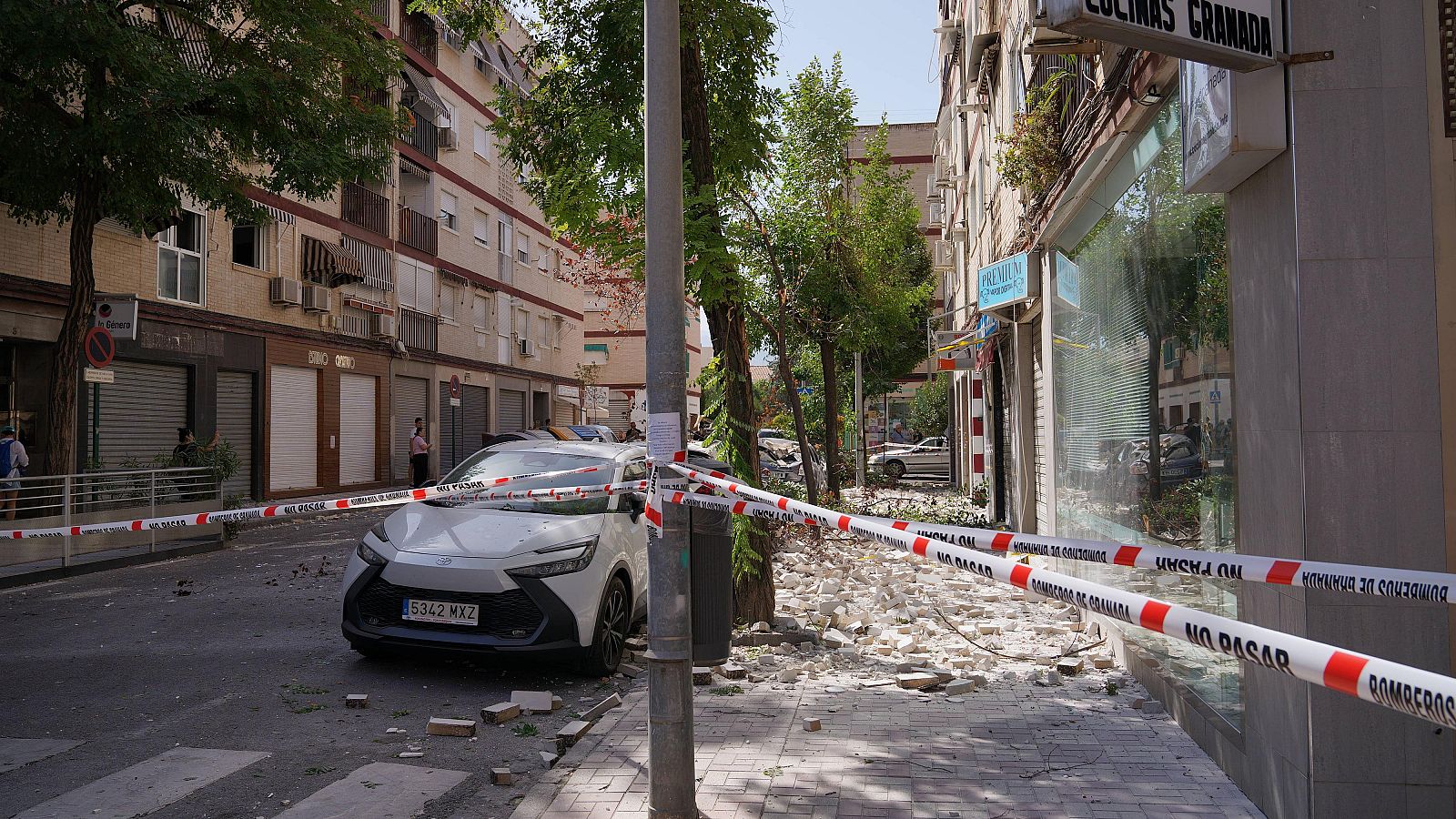 Un nuevo terremoto de magnitud 4,8 y varias réplicas sacuden Granada - Telediario 1 | Ver
