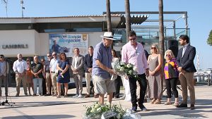 Cambrils commemora els atemptats jihadistes amb un acte sobri al Club N�utic