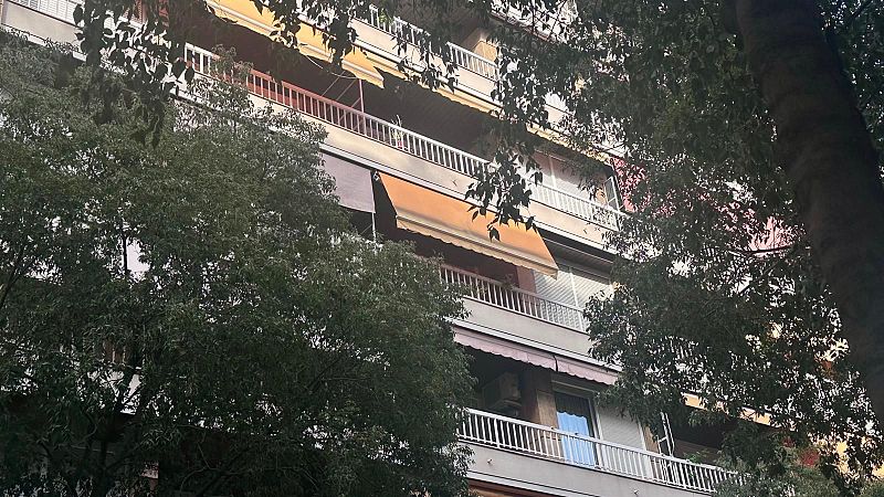 El preu del lloguer d'habitacions a Barcelona frena, però continua disparat