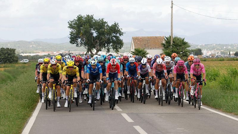 Hora y donde ver gratis en TV todas las etapas de la Vuelta Ciclista a España 2026