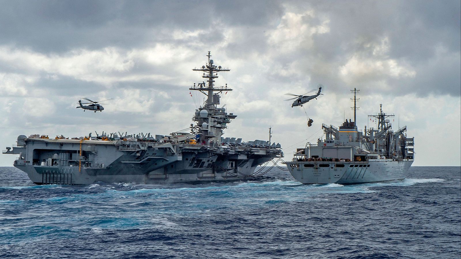 240 días sin tocar puerto: así viven los 5.000 marineros del Abraham Lincoln