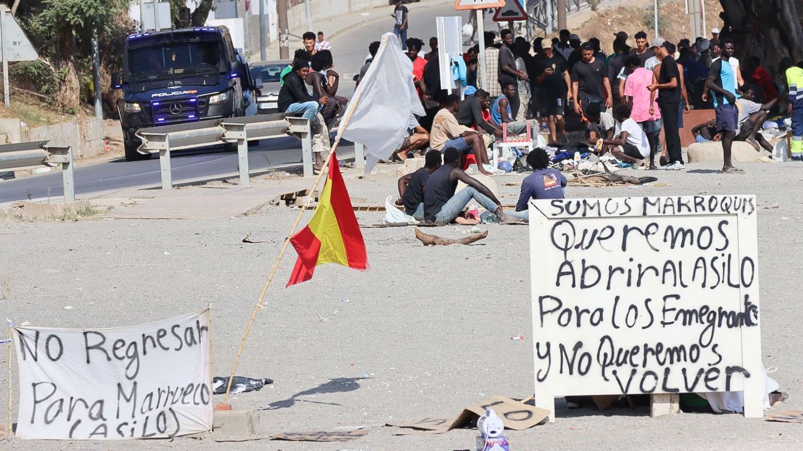 El Gobierno trabaja en un plan de acogida de los menores migrantes en Ceuta más vulnerables con las comunidades