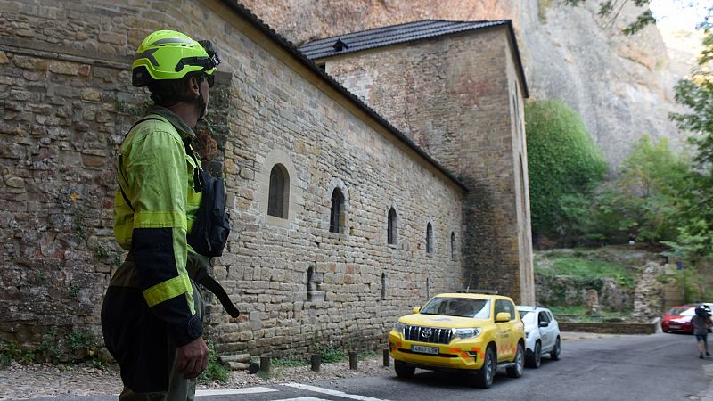 Los vecinos de siete pueblos desalojados por el fuego en Riglos, Huesca, comienzan a volver a sus casas